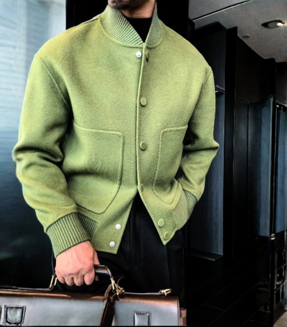 Vestiri™ | Elegant Knaplukket Jakke