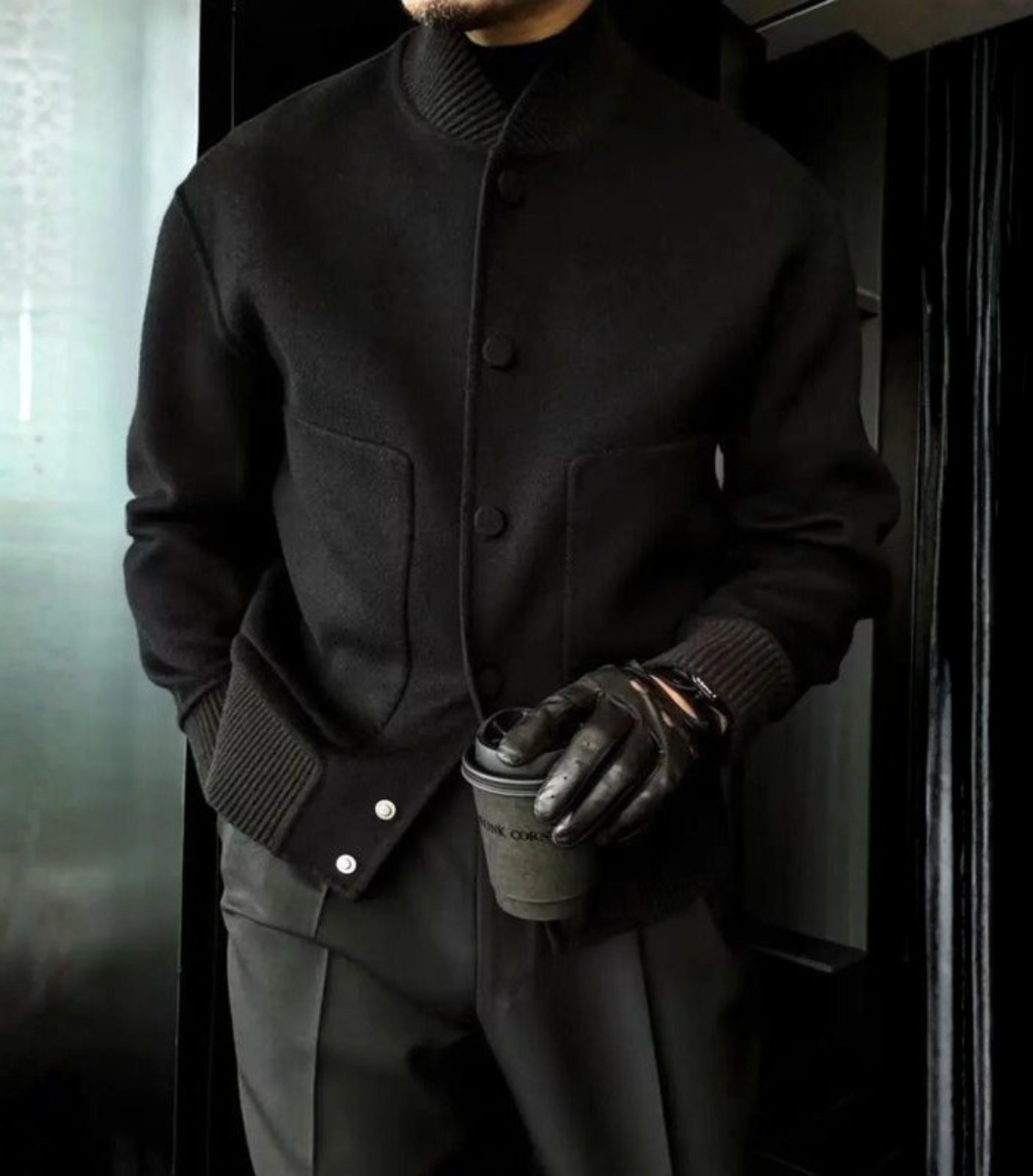 Vestiri™ | Elegant Knaplukket Jakke