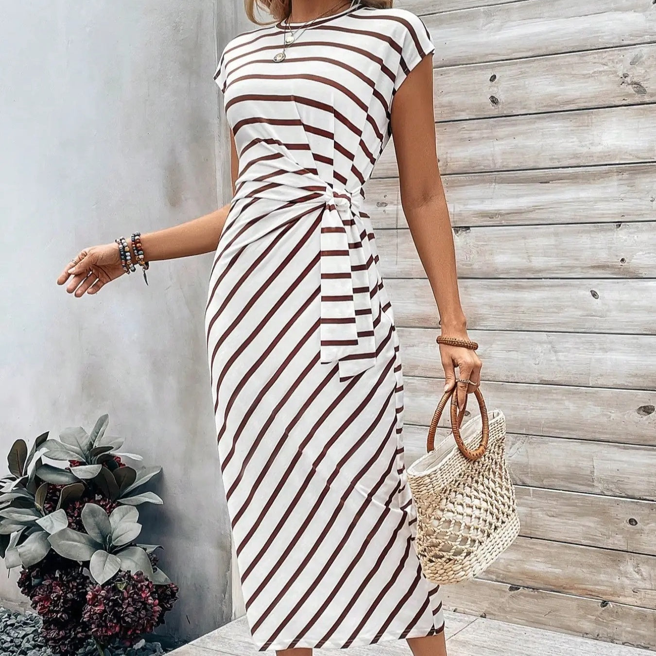 Alva – Effortless Twist Midi Kjole