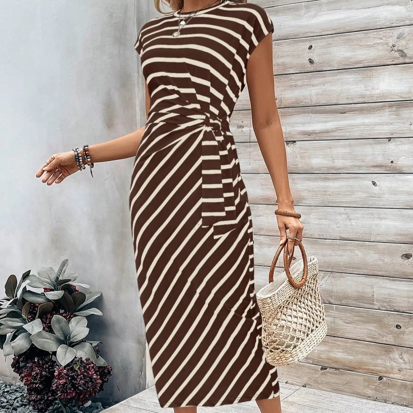 Alva – Effortless Twist Midi Kjole