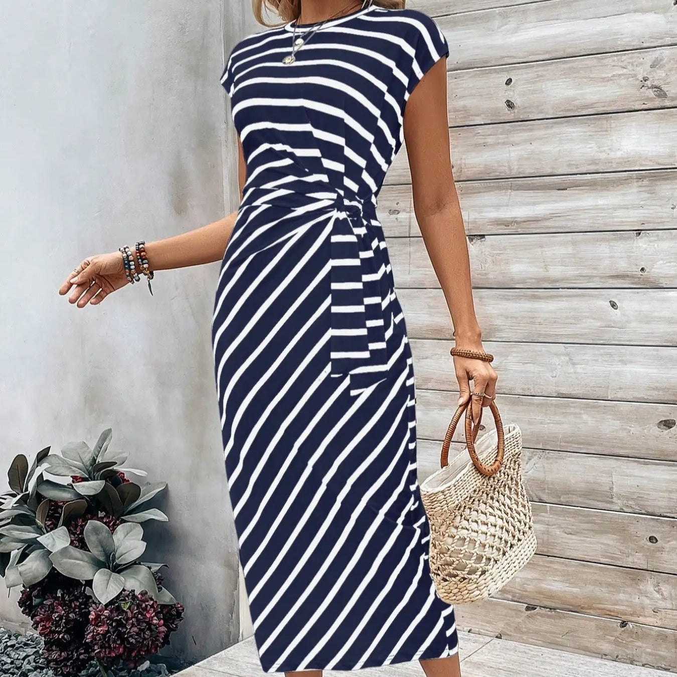 Alva – Effortless Twist Midi Kjole