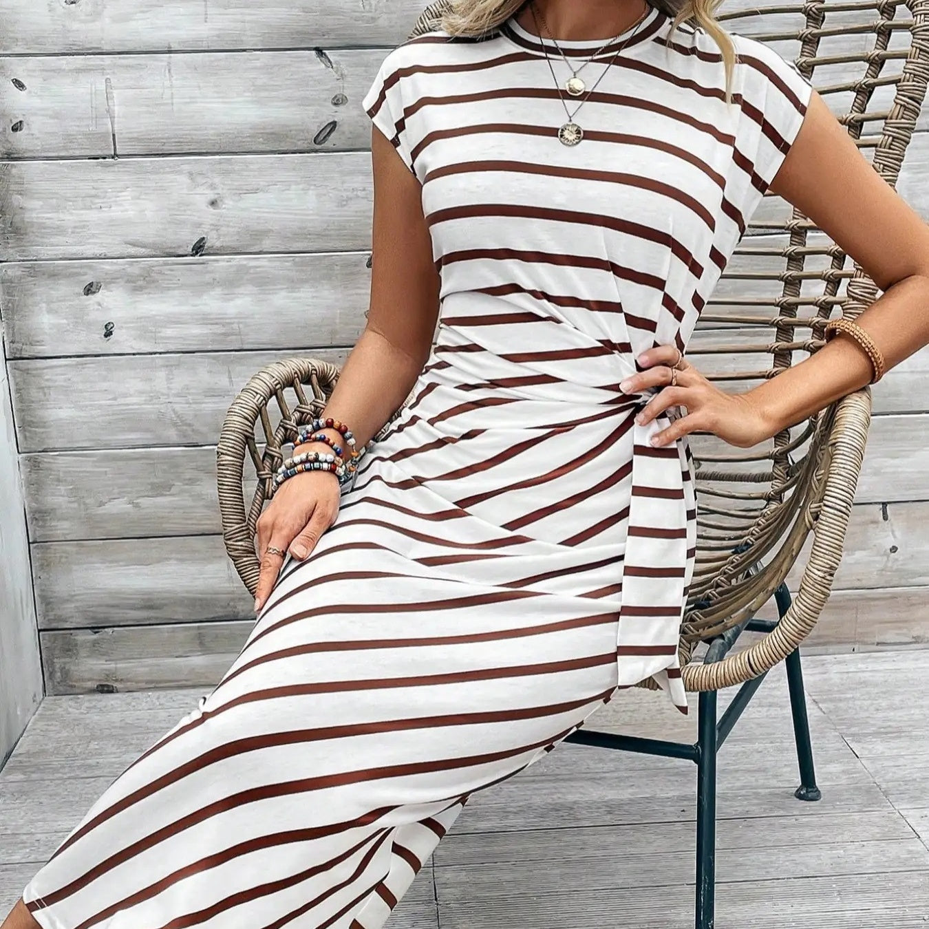 Alva – Effortless Twist Midi Kjole